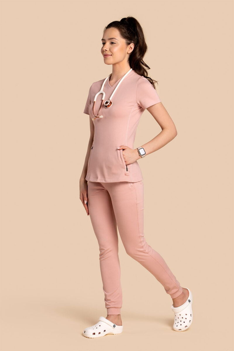 Komplet scrubs medyczny damski – bluza Twozip + Joggery – różowy
