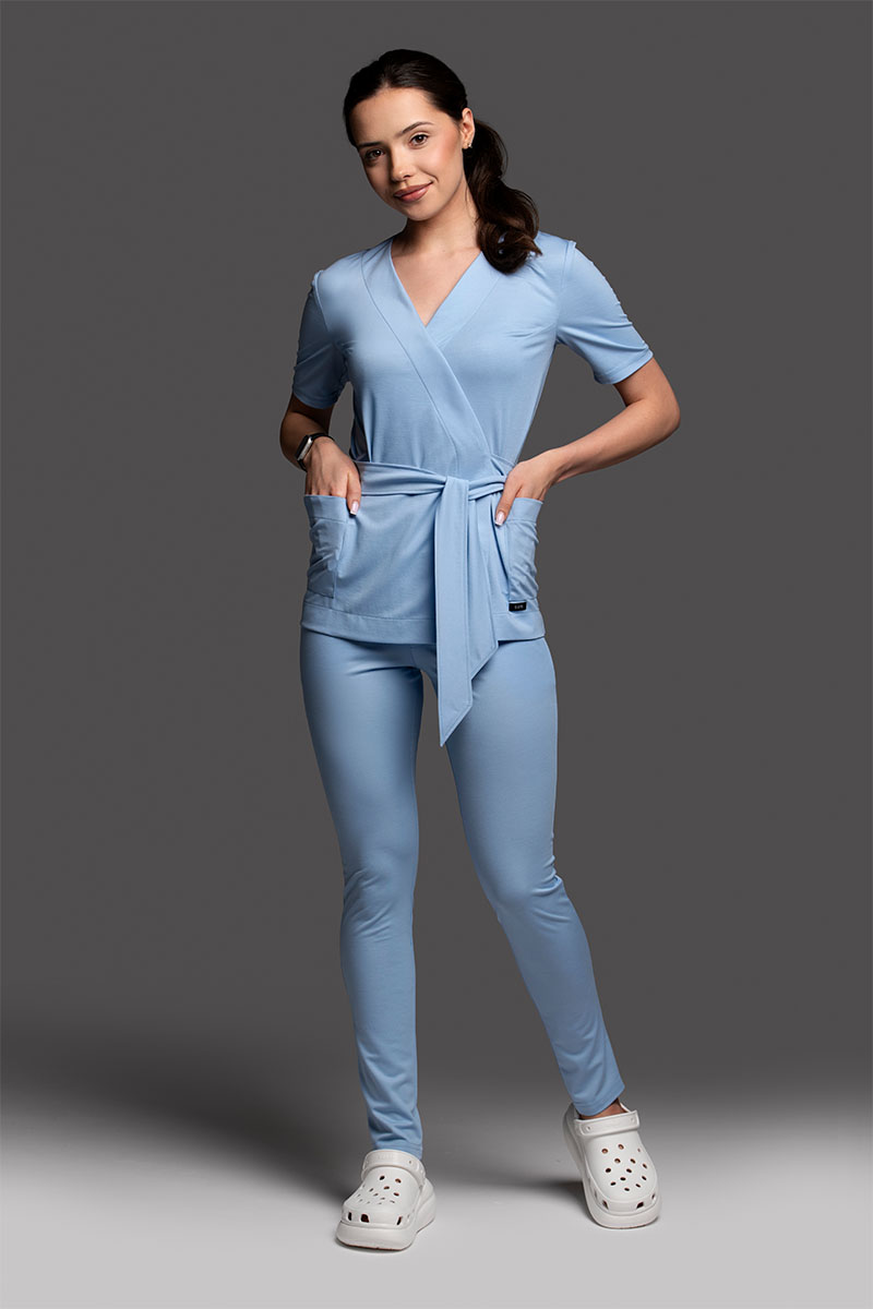 Komplet medyczny damski - Scrubs Tunika medyczna kopertowa damska Light + Classic Pants Light niebieski