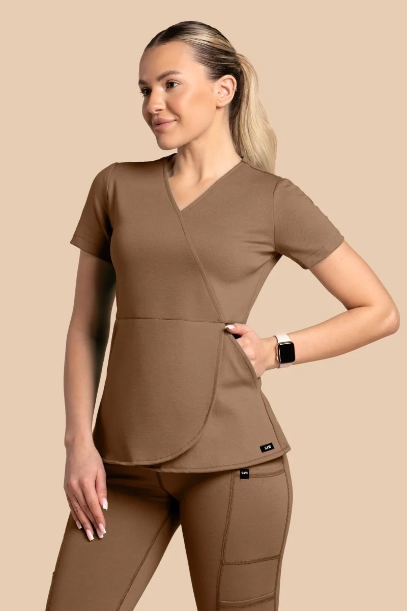 Bluza-medyczna-damska-Scrubs-Tulip-kawowy brąz